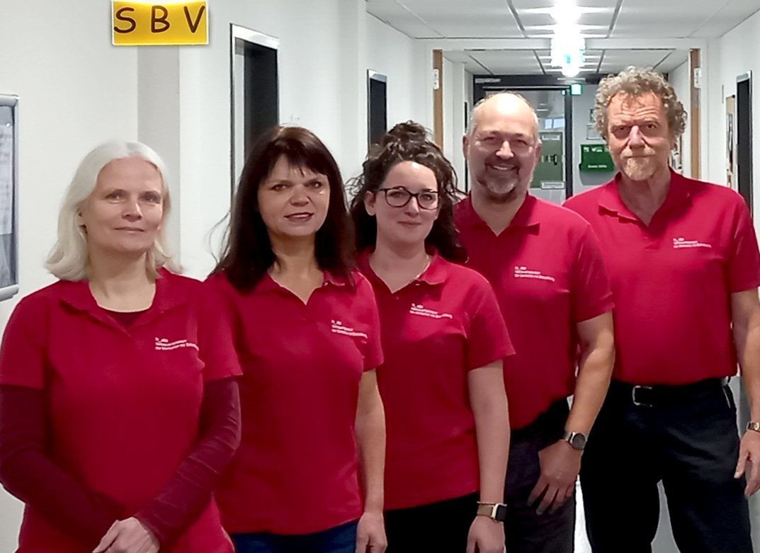 Foto der Vertrauensperson der Menschen mit Behinderung mit Stellvertreterinnen und Stellvertrer