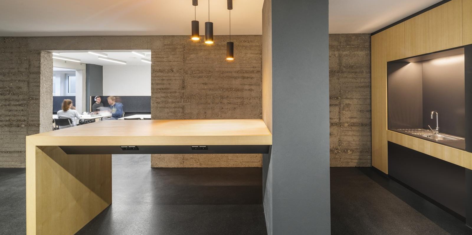 Blick in den Loungebereich des neuen Lernzentrums