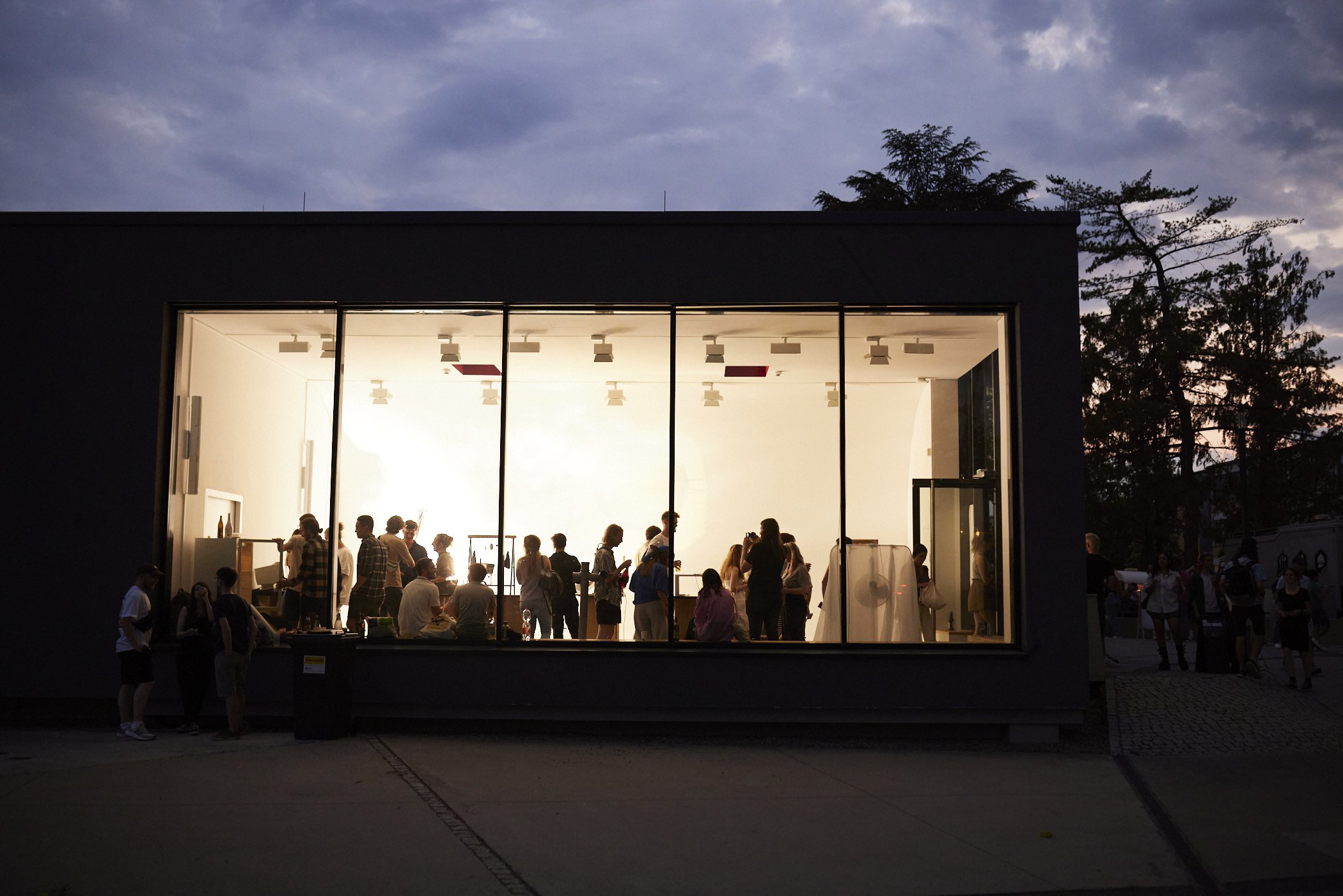 Außenansicht der Ausstellung "Noise"